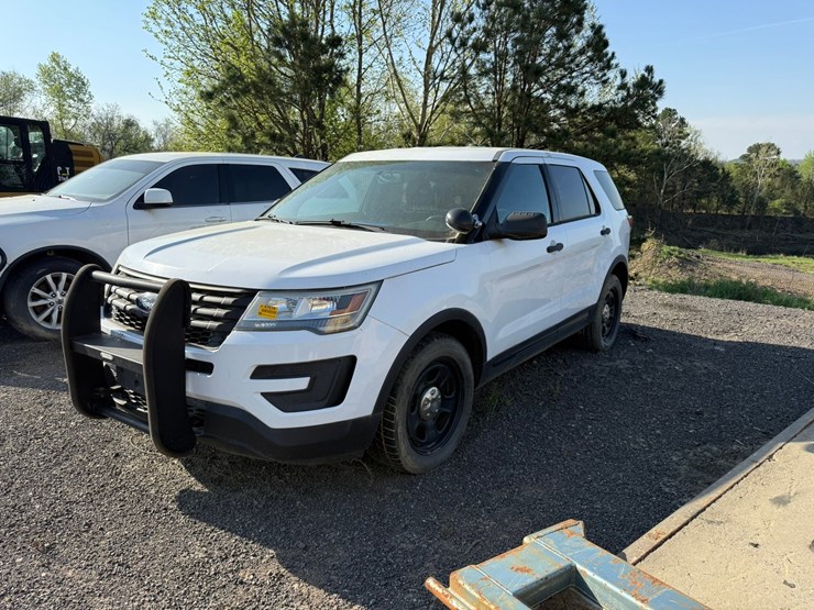 2017-ford-explorer-image-1