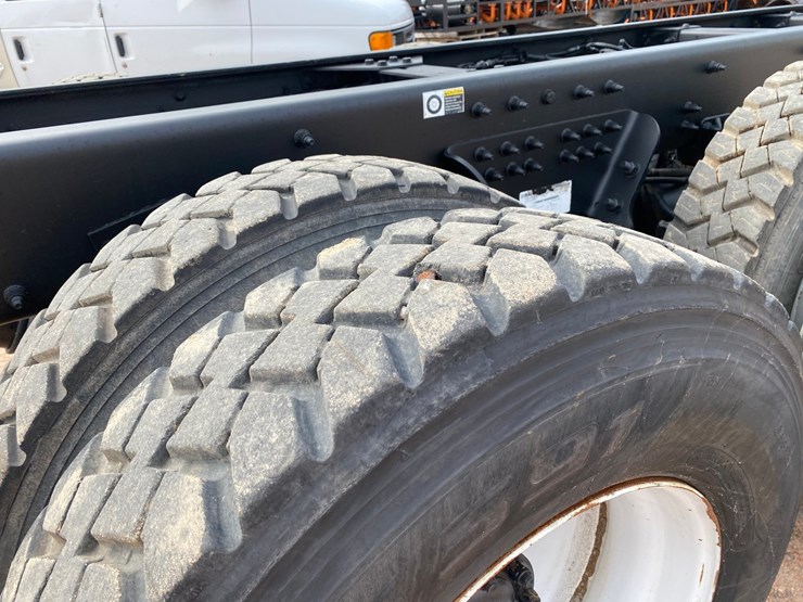 2017-peterbilt-348-image-26