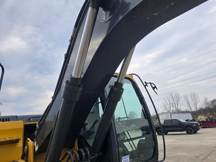 2014-deere-160g-lc-image-25