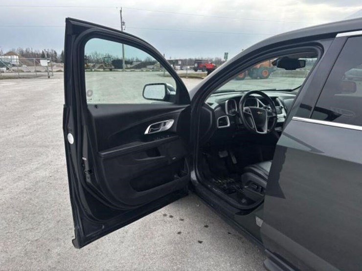 2017-chevrolet-equinox-image-15