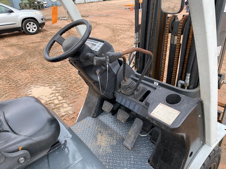 #1163-•-unicarriers-3,450-lbs-lp-forklift-image-27