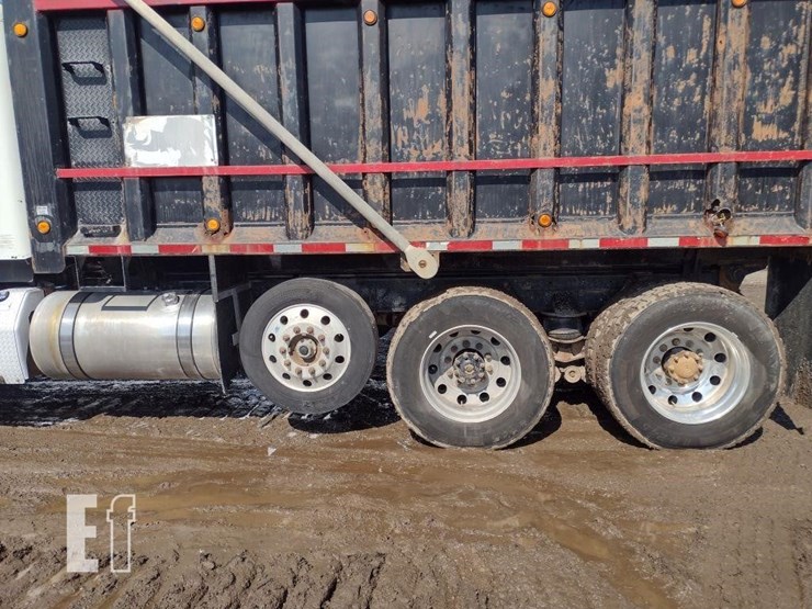 2012-freightliner-122sd-image-33