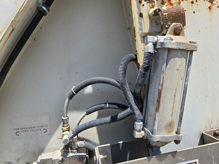 2000-red-river-live-bottom-image-66