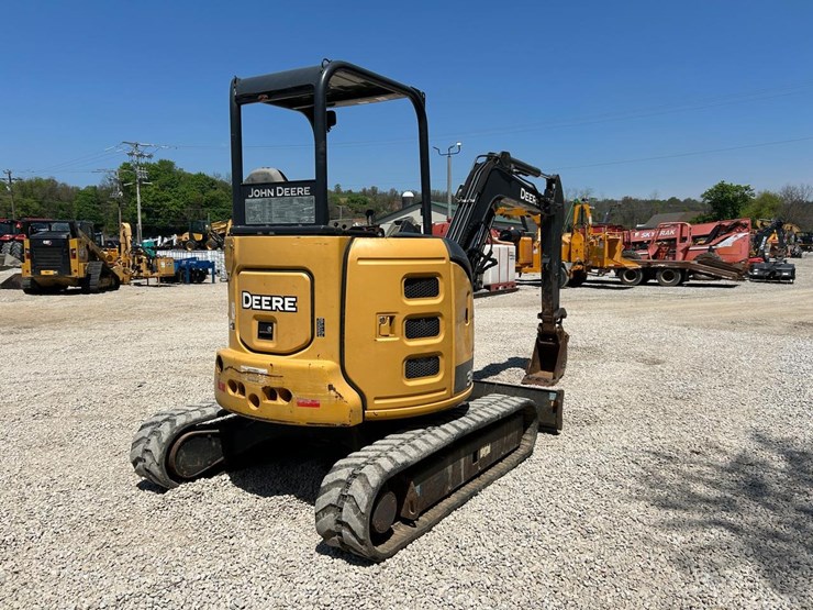 2016-deere-35g-image-4