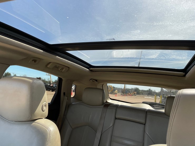 2011-cadillac-srx-image-35