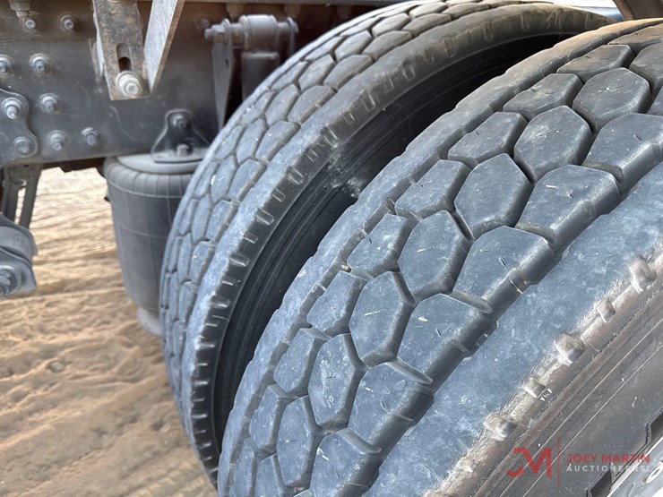 2020-mack-anthem-64t-image-13