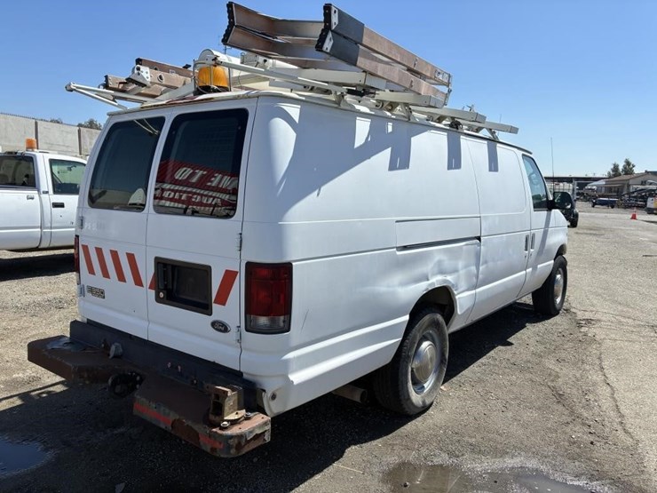 2002-ford-e350-image-3