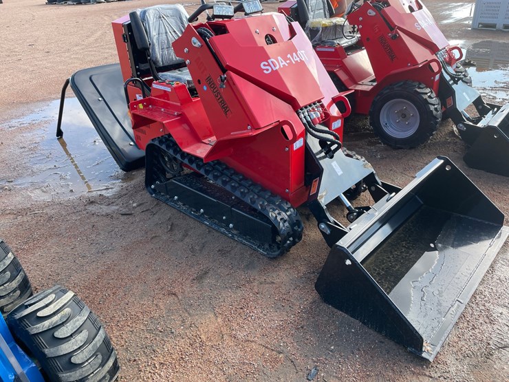 #1156-•-agt-sda-140t-tracked-ride-on-mini-skid-steer-image-3