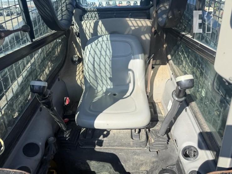 2018-new-holland-l220-image-6