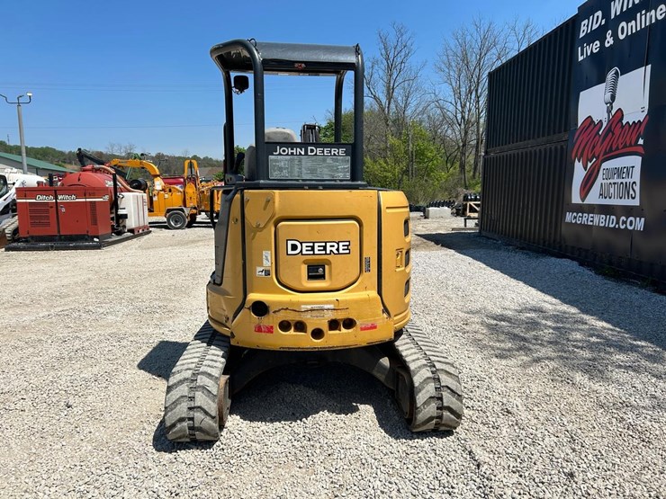 2016-deere-35g-image-3