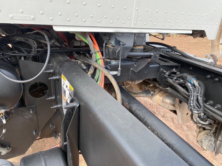 2017-peterbilt-348-image-33