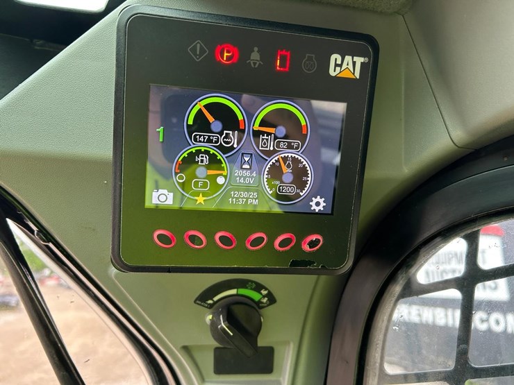 2019-caterpillar-232d-image-19