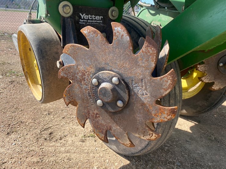 john-deere-7200-image-40