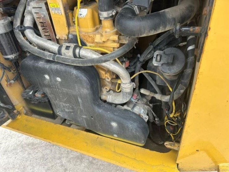 2014-caterpillar-262d-image-34