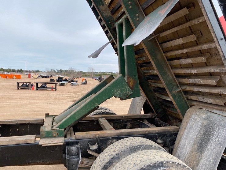 1995-ford-f700-image-43