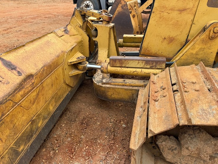 caterpillar-d4c-image-11