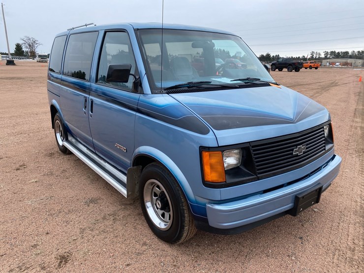 1985-chevrolet-astro-image-3