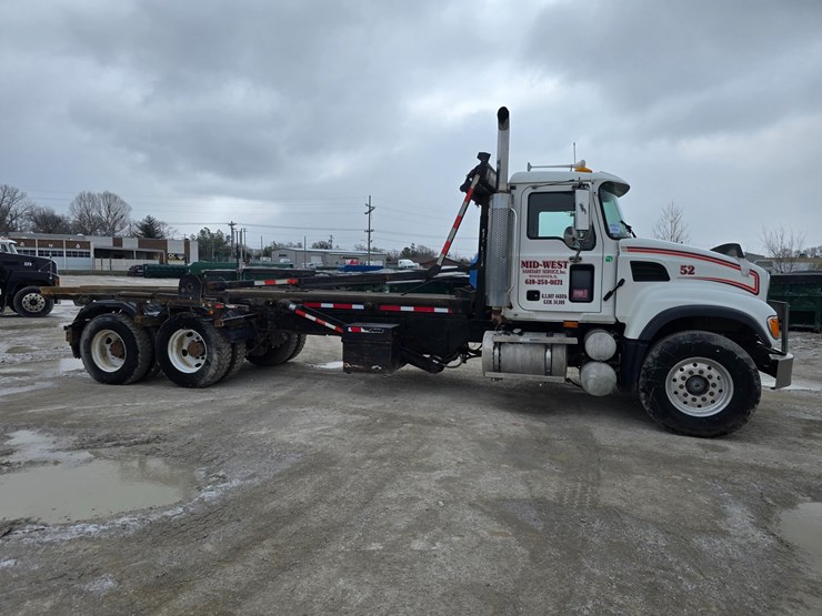 #22589-•-2006-mack-cv713-granite-roll-off-truck-image-14