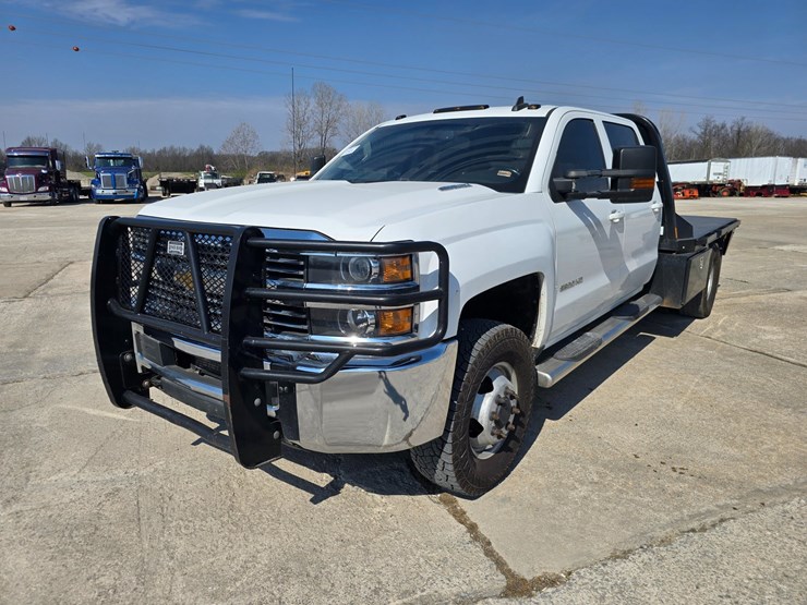 2015-chevrolet-silverado-3500-image-1