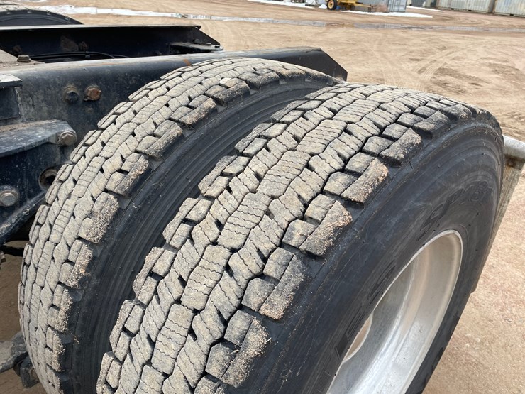 2016-kenworth-t660-image-26