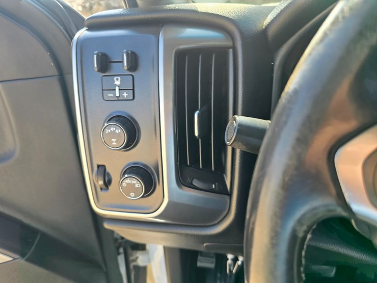 2015-chevrolet-silverado-3500-image-27