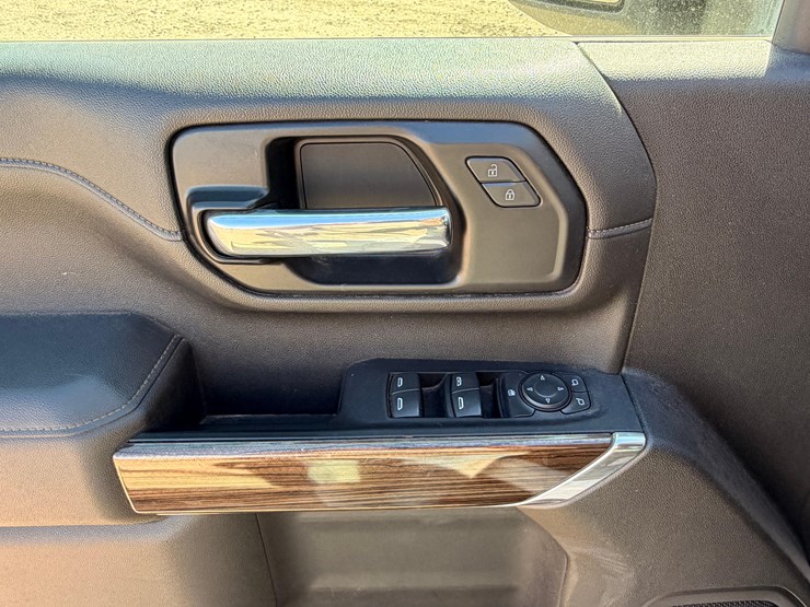 2022-chevrolet-silverado-2500-image-19