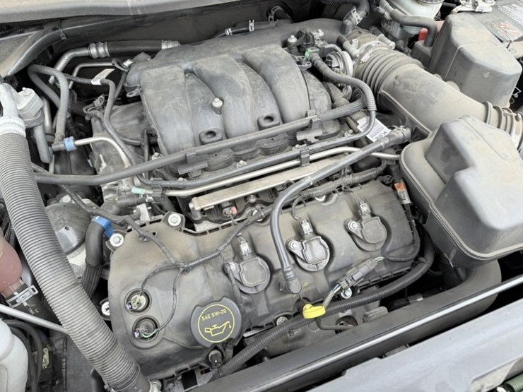 2017-ford-explorer-image-13