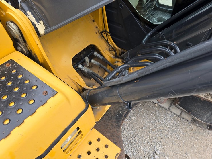 2014-deere-160g-lc-image-60