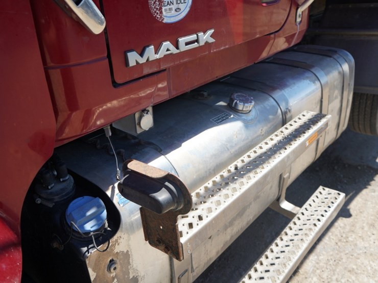 2018-mack-granite-gu713-image-36
