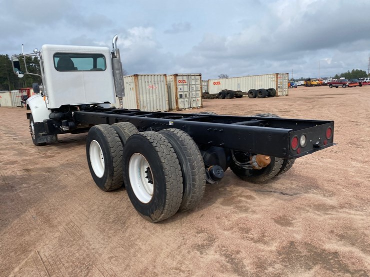 2017-peterbilt-348-image-8