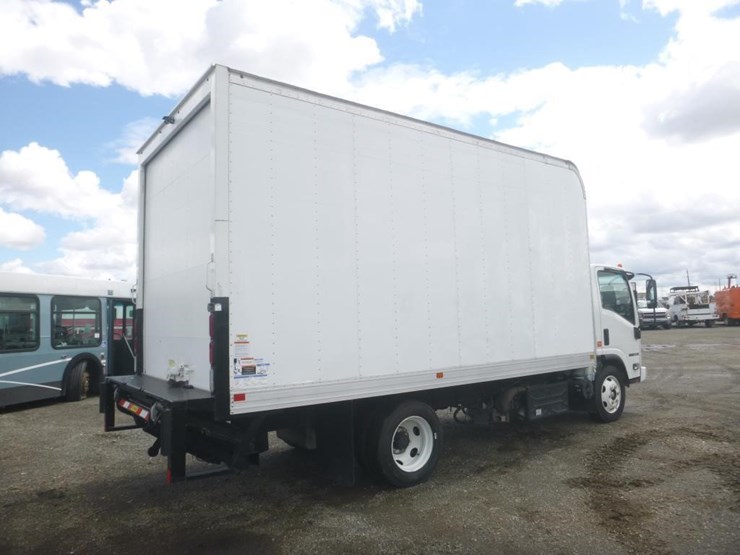 2023-isuzu-nrr-image-3