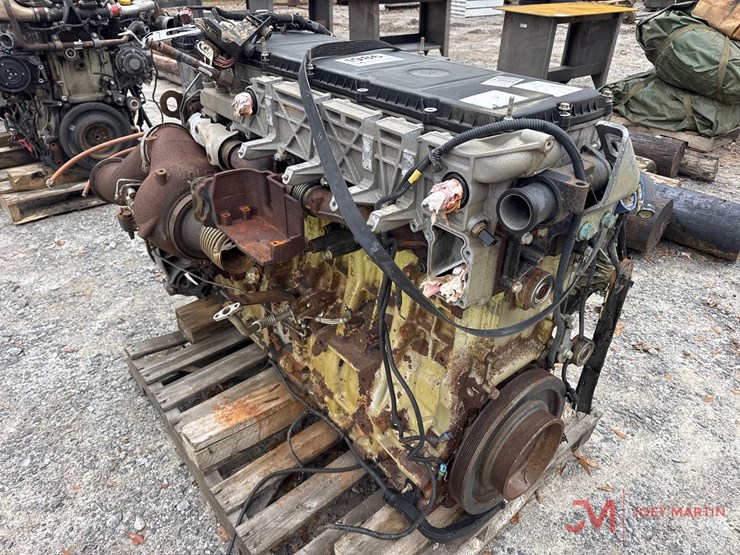 detroit-dd15-diesel-engine-image-1