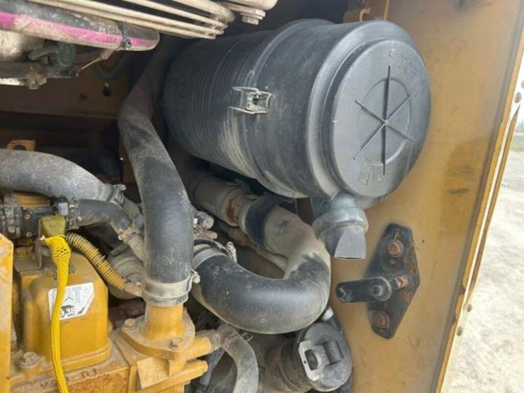 2014-caterpillar-262d-image-30