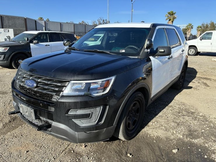 2017-ford-explorer-police-interceptor-image-1