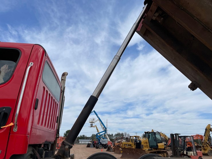 2005-caterpillar-c13-image-21