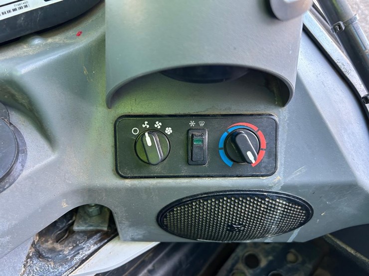 2023-bobcat-t770-image-29