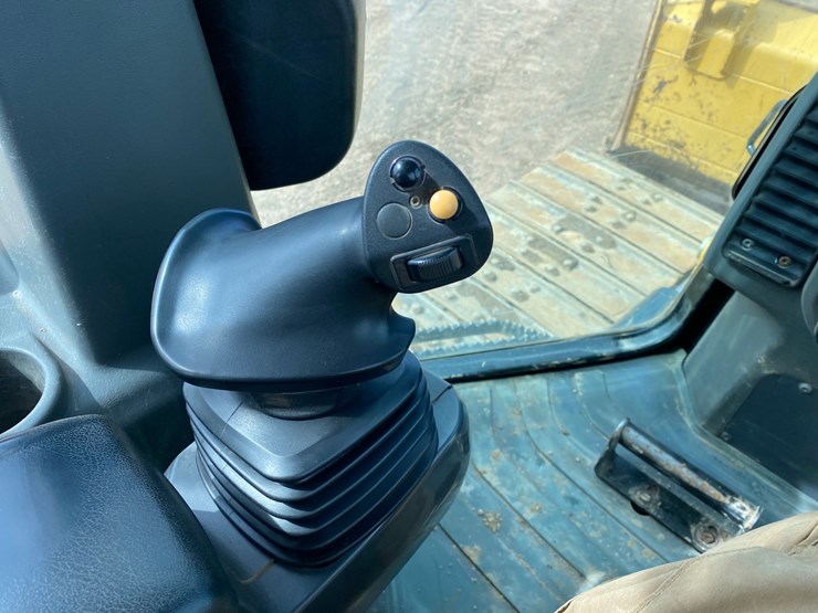 2016-caterpillar-d5k2-lgp-image-52