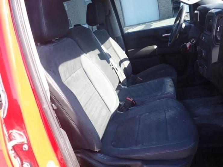 2022-chevrolet-2500hd-image-39