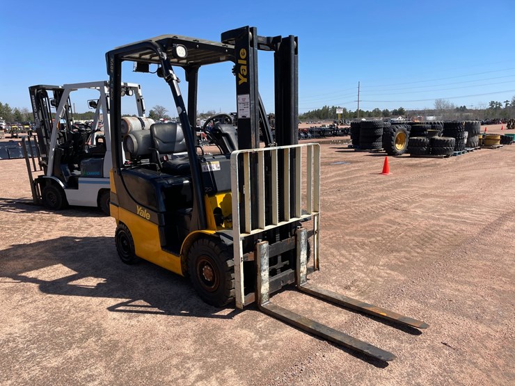 #1137-•-yale-4,000lb-lp-forklift-image-7