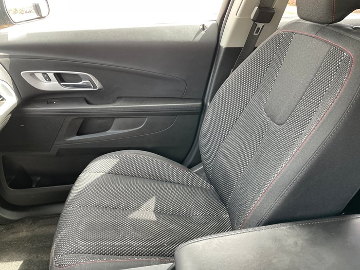 2016-chevrolet-equinox-lt-image-36