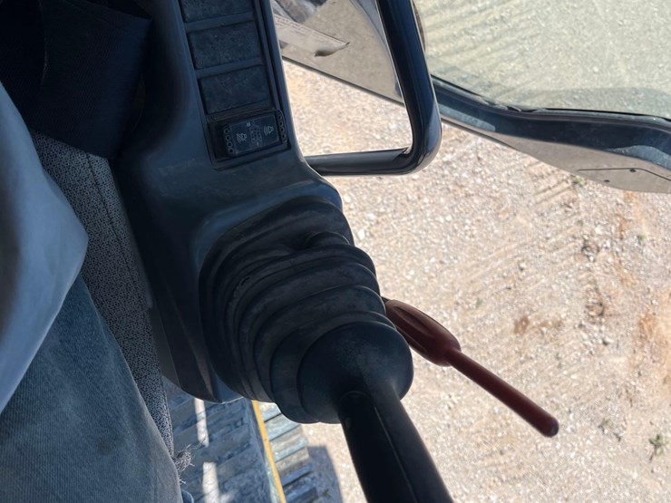 2019-john-deere-6-image-27