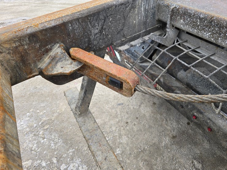 #22589-•-2006-mack-cv713-granite-roll-off-truck-image-77