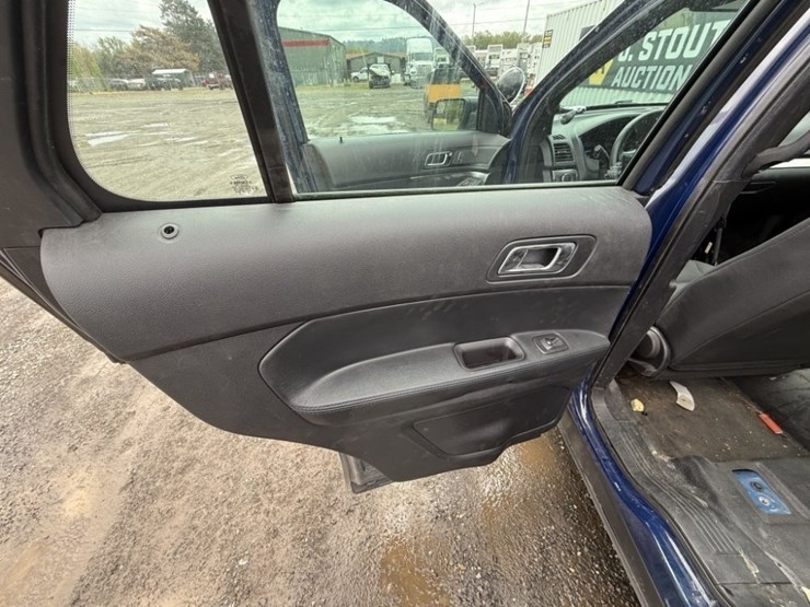 2017-ford-explorer-image-22