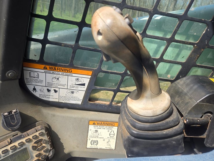 2010-bobcat-t650-image-38