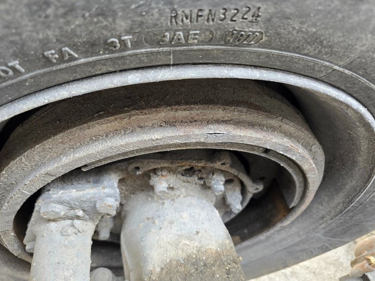 #22589-•-2006-mack-cv713-granite-roll-off-truck-image-88