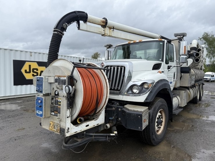 2013-international-7600-image-1