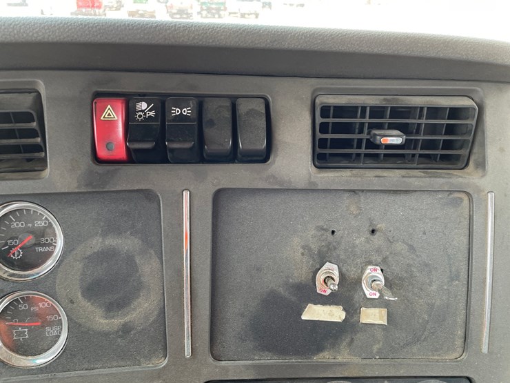 2016-kenworth-t680-image-44