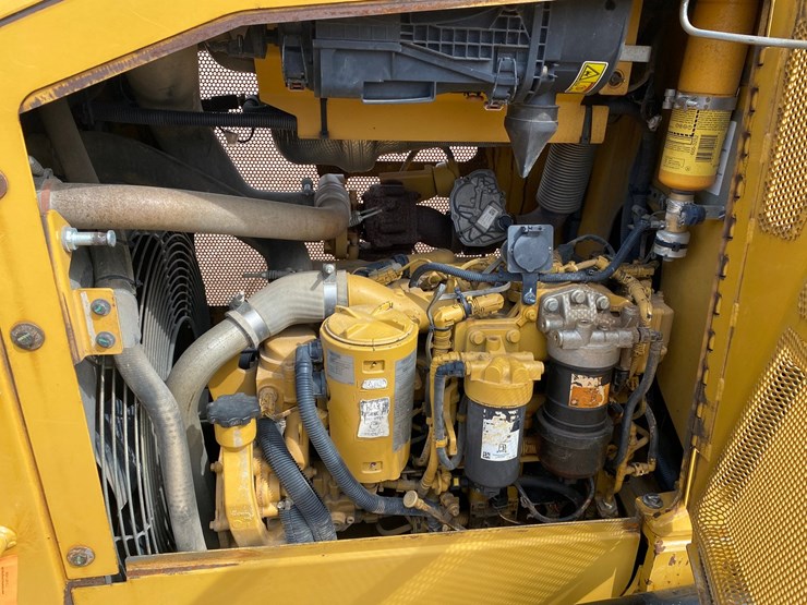 2016-caterpillar-d5k2-lgp-image-37
