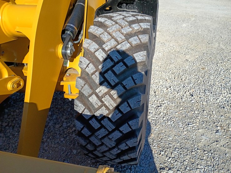 2023-caterpillar-910-image-74