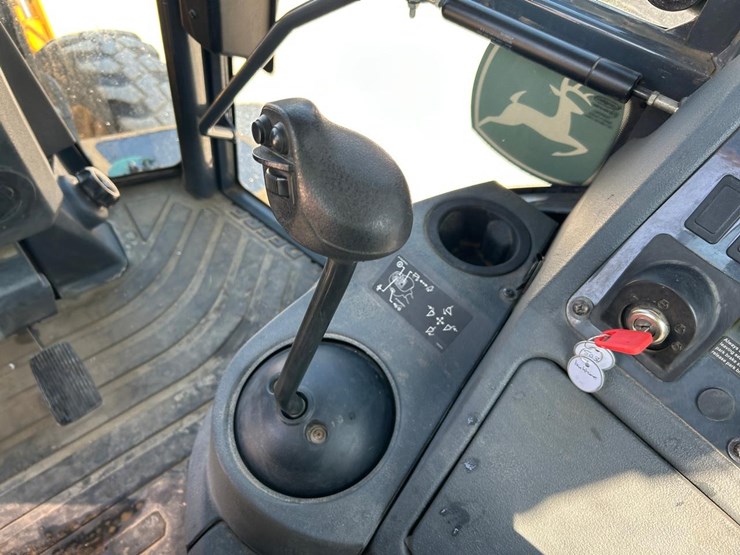 2021-deere-310l-image-28